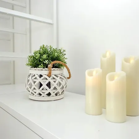 Apartment Castro Pretorio -1st Floor Of Historic Mansion With Lift, Comfortable, Baby Friendly, Bike Parking, Quiet And Guarded Area In Front Of Officers Headquarters 5 Minutes Walk From Termini Railway & Metro Station - Genuine Guest Care In 4 Lang